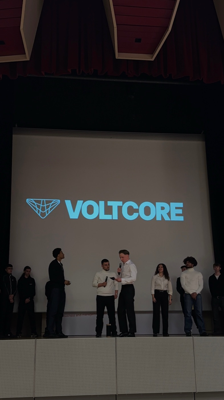 Auf der Bühne mit dem Projekt Voltcore